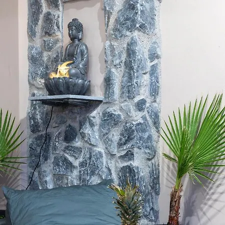 Argy Jacuzzi Suites דירה
